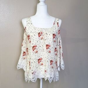 i Jeans by Buffalo Size Sm Cold Shoulder Sheer Lace Hem Floral Top Blouse